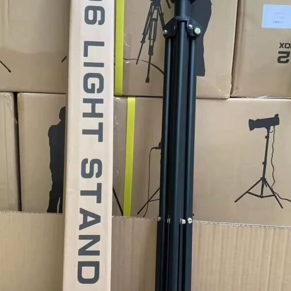 STURDY STRONG TRIPOD