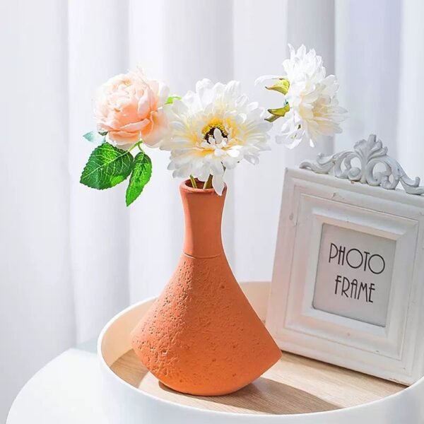 CERAMIC CLAY VASE