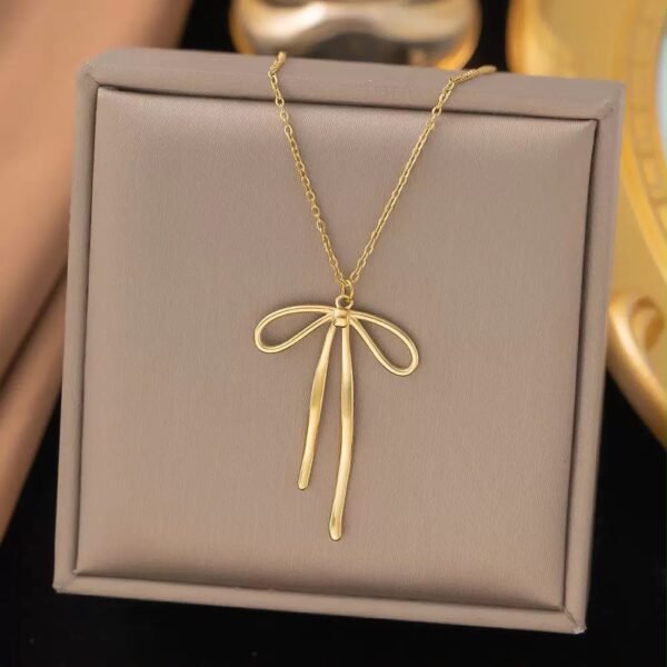 N01 POISE NECKLACE