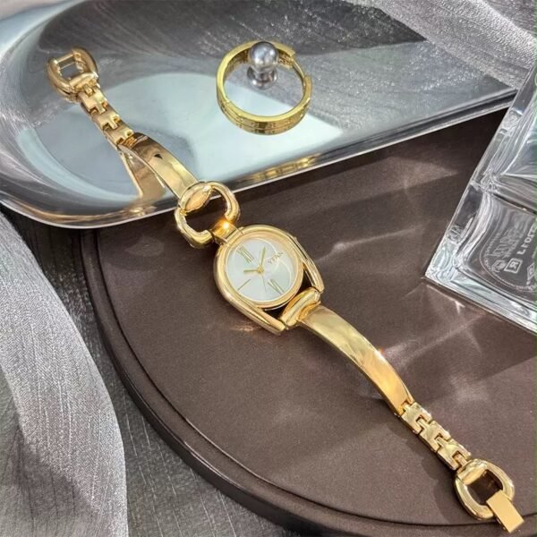 WRISTWATCH 05