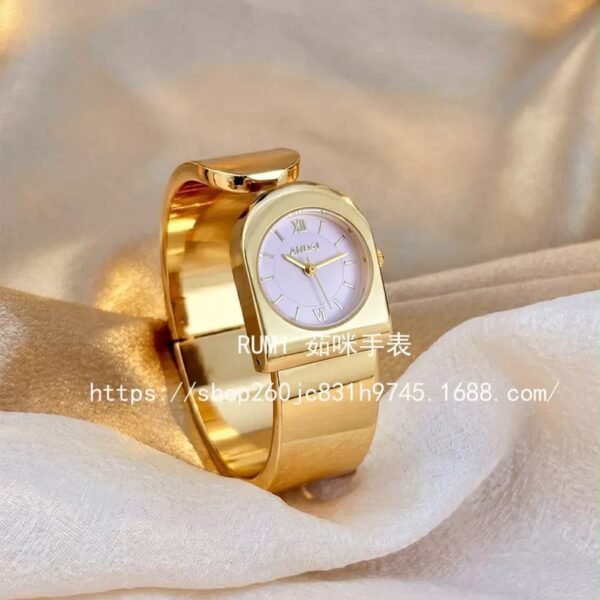 WRISTWATCH 09