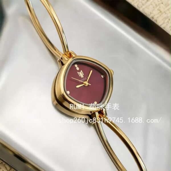 WRISTWATCH 01