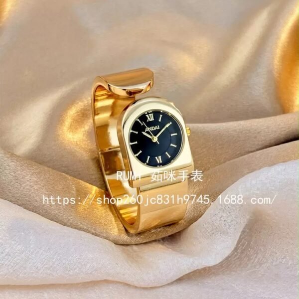 WRISTWATCH 08
